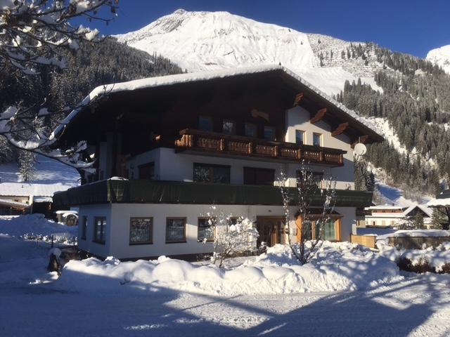 Schwarzer Adler Apartment Elbigenalp